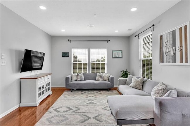 Building Photo - 356 Sunrise Dr