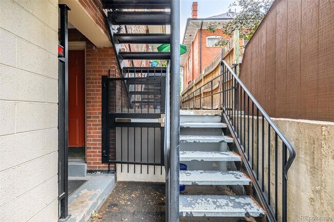 Building Photo - 1243 Vine St