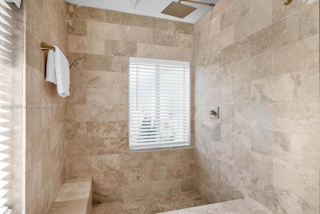 Building Photo - 901 NW 7th Street Rd