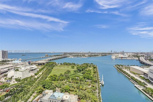 Building Photo - 900 Biscayne Blvd