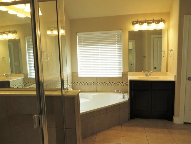 Building Photo - 3 Bedroom 2 Bathroom Siena Round Rock Home
