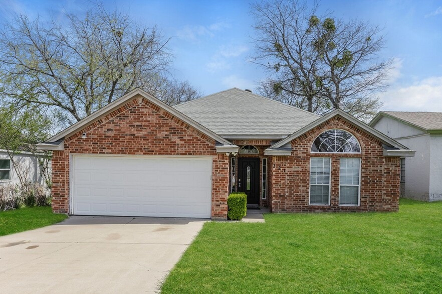 Building Photo - 321 Meadow Park Dr