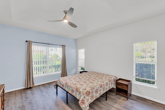 Building Photo - 1864 S Dovetail Dr