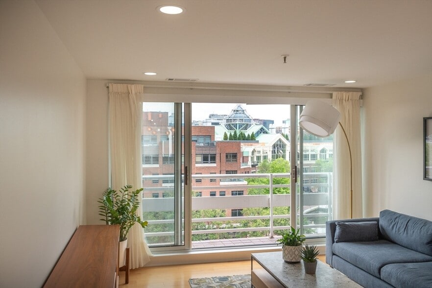 Building Photo - 6 Canal Park