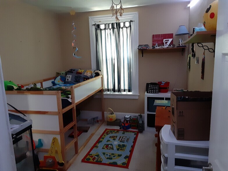 bedroom 2 - 210 W Montgomery Ave