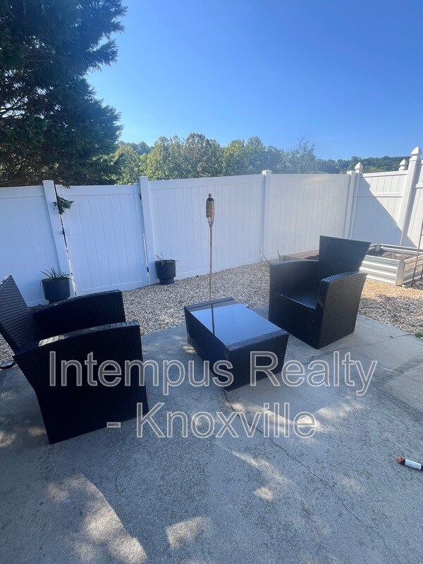 Building Photo - 1420 Hazelgreen Way