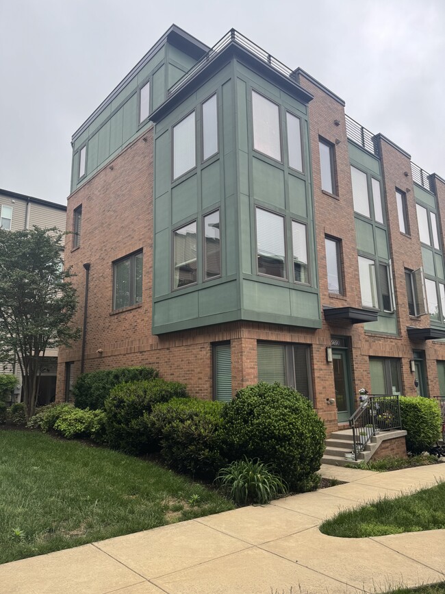 Building Photo - 5650 46th Pl