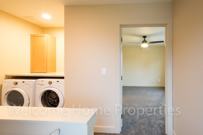Building Photo - 72 NE Hadley Way