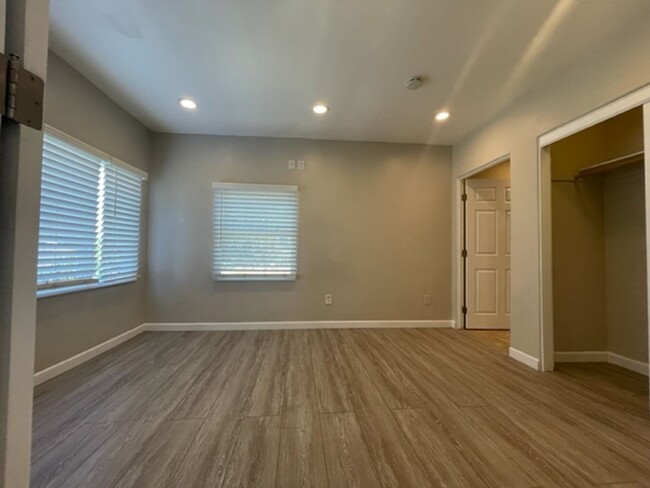 Building Photo - Gorgeous, fully remodeled house