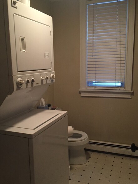 Building Photo - 931 E 4th St