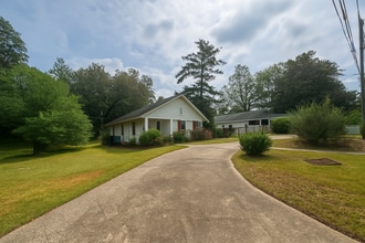Building Photo - 1464 Bailey Ave