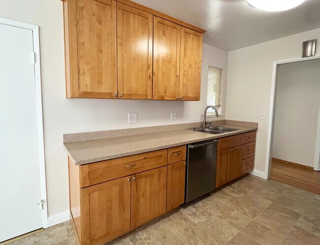 Building Photo - 519 Drucilla Dr