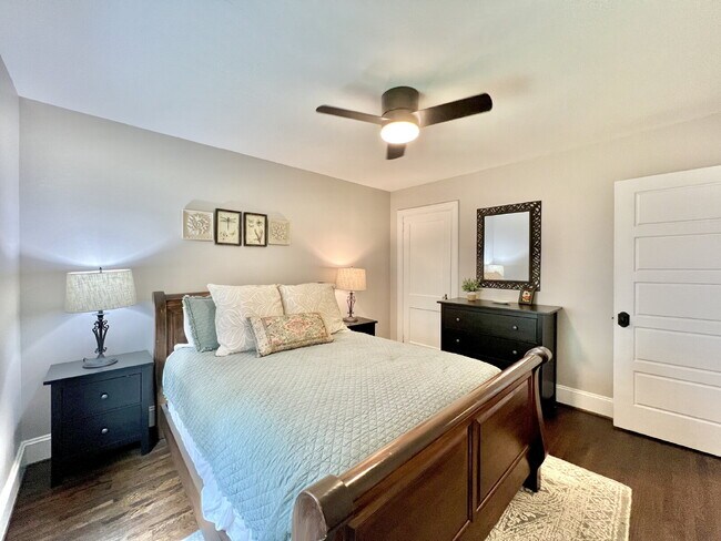 Building Photo - Picturesque 3 Bedroom House!