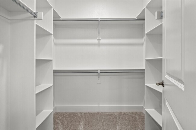 Building Photo - 700 Sun Meadows Loop