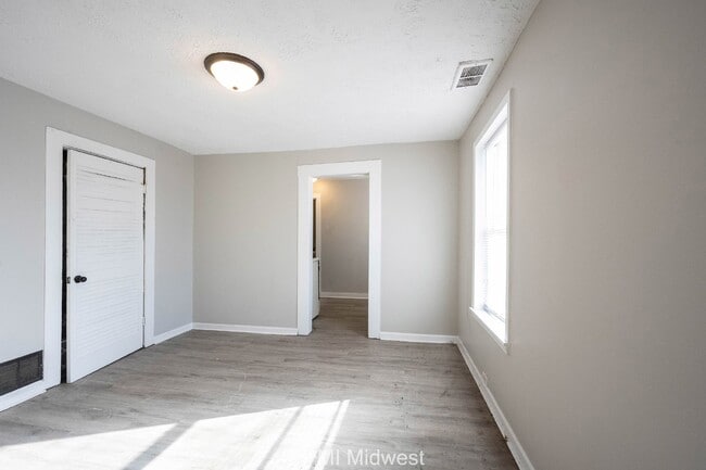 Building Photo - 1 Bedroom 1 bath