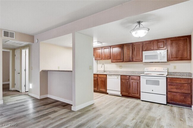 Building Photo - 5152 River Glen Dr