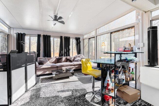 Building Photo - 7911 Pinefrost Ln