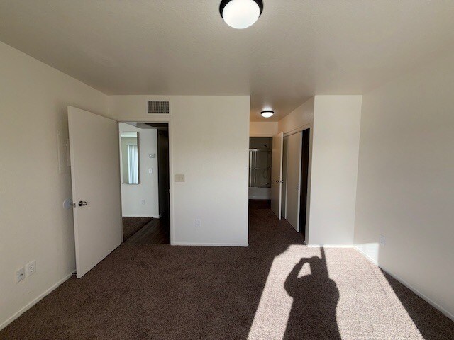 Building Photo - 8070 W Russell Rd