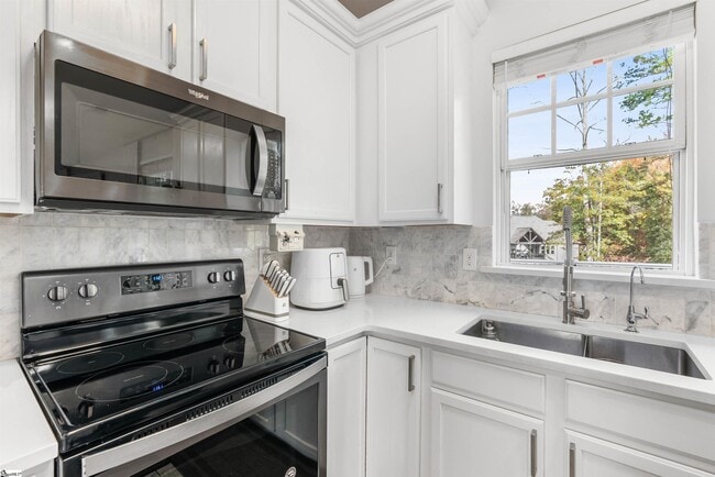 Building Photo - 154 S Lake Emory Dr