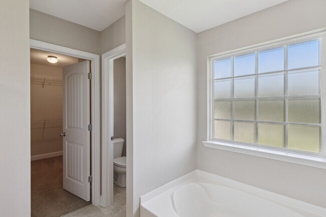 Building Photo - 608 Piedmont Ave