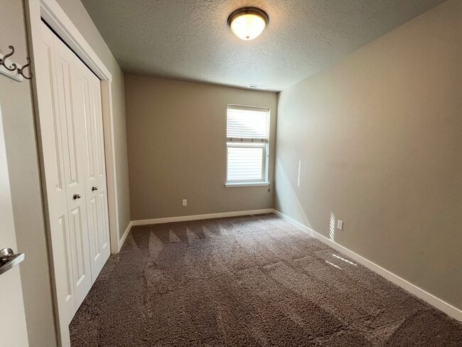 Building Photo - Beautiful 4 bed 2.5 bath Blackrock home in the Verado Subd just off N Locust Grove and Ustick Rd