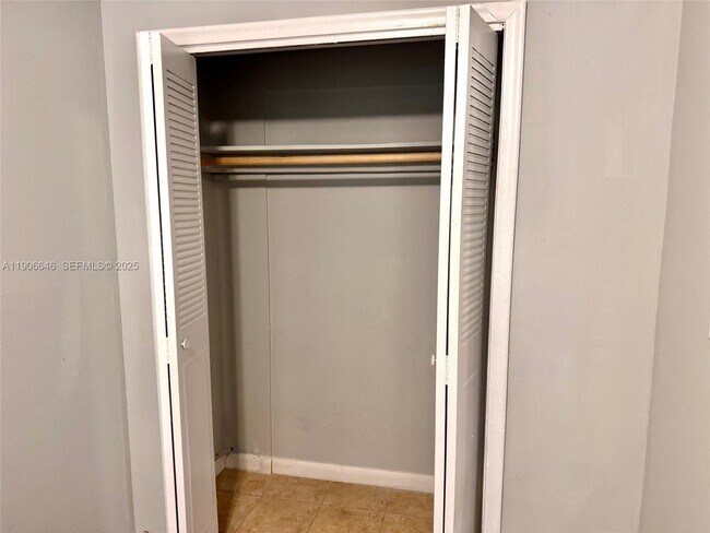 Building Photo - 6840 Pembroke Rd