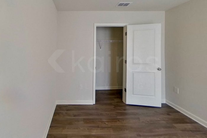 Building Photo - 520 Ivy Brook Way