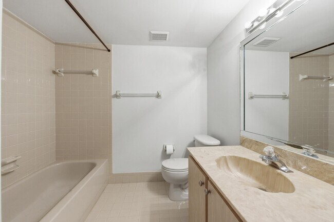 Building Photo - 9633 Riverside Dr