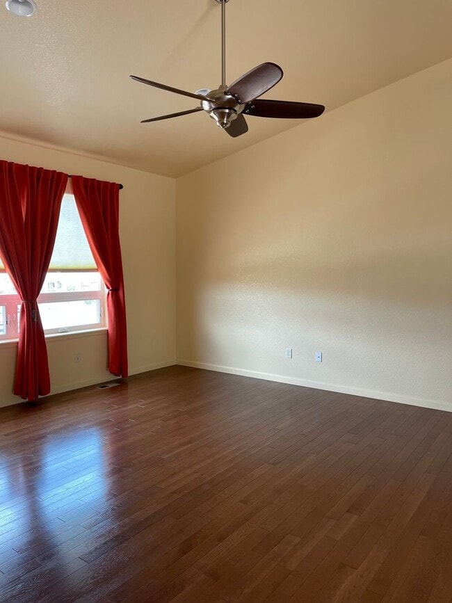 Building Photo - 422 Storm Ridge Dr