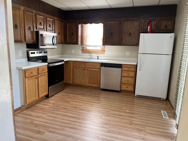 Building Photo - 4 Bedroom/2 Bath House For Rent in Harrisburg, SD!!