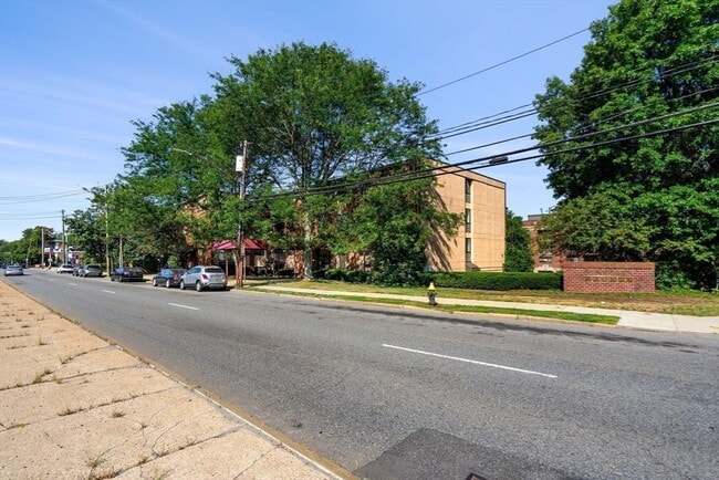 Building Photo - 4925 Washington St