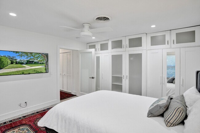 Building Photo - 221 N Swinton Ave