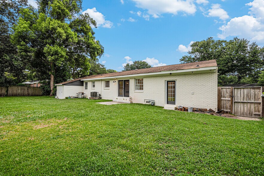 Backyard - 1816 Gippy Ln