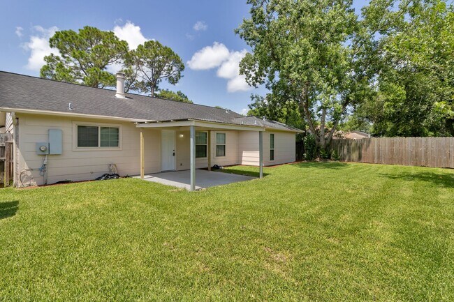 Building Photo - 17131 Quail Park Dr
