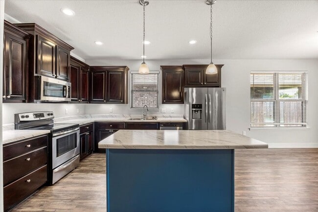 Building Photo - 3 bedroom 2 bathroom- GREAT Location in Pace!