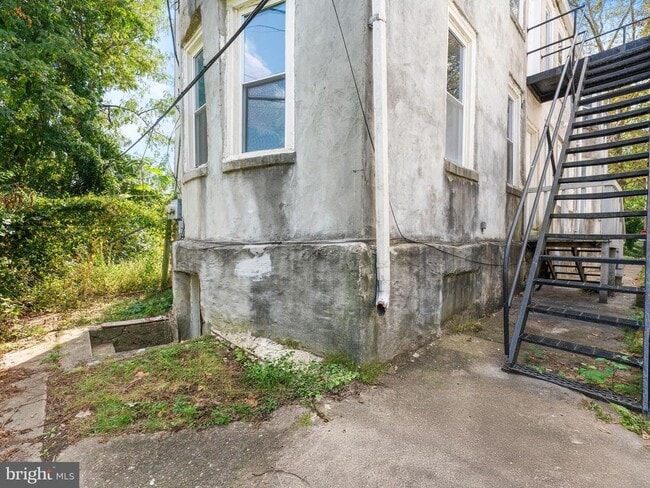 Building Photo - 508 Midvale Ave