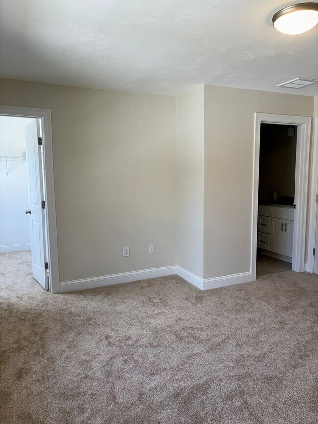 Building Photo - Brand New Townhouse-Style Living with Modern Finishes