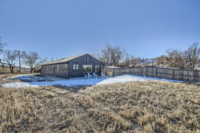 Building Photo - Foothills 3 BDR Renovated Barracks