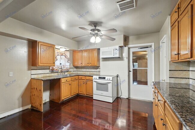 Building Photo - 10705 Coogan Dr