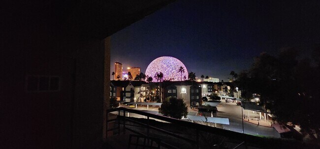 Building Photo - Fully furnished-full Sphere view