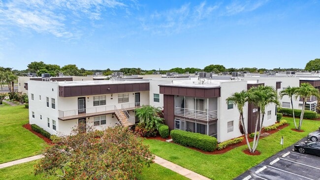 Building Photo - 677 Normandy Ln
