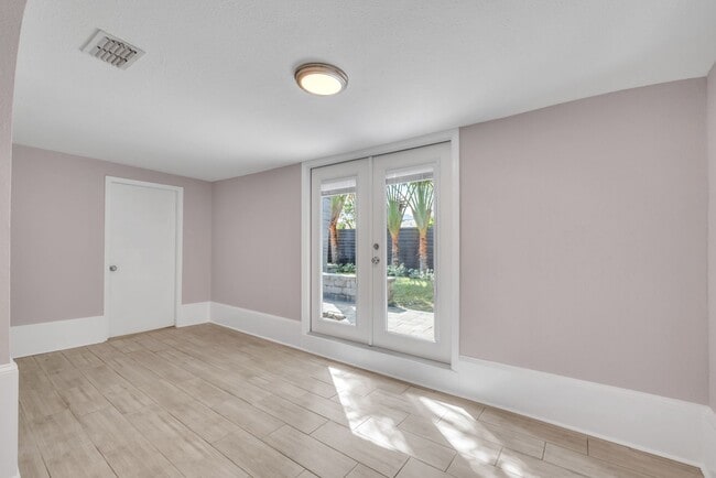 Building Photo - Charming & Deceptively Spacious 4BR Home in South Seminole Heights – Fully Renovated!