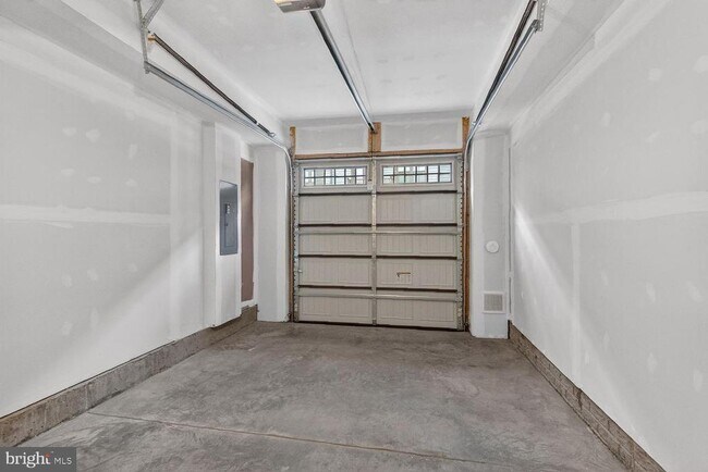 Building Photo - 1654 Kirkman St