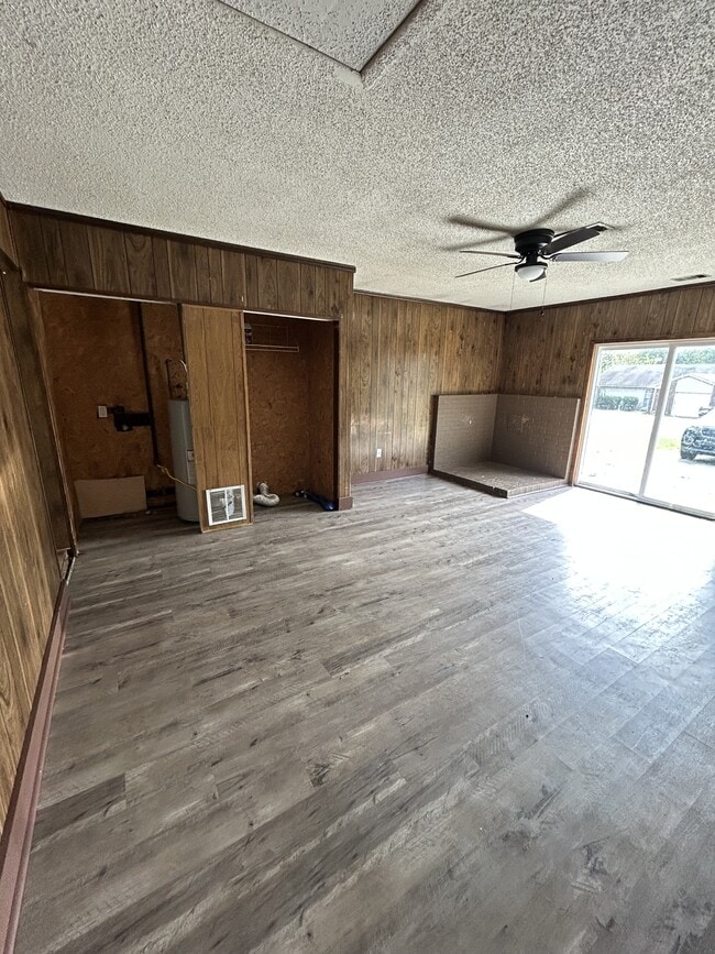 Building Photo - 1308 Wendy Linda Dr