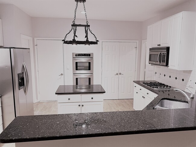 Building Photo - 10920 Donamere Dr