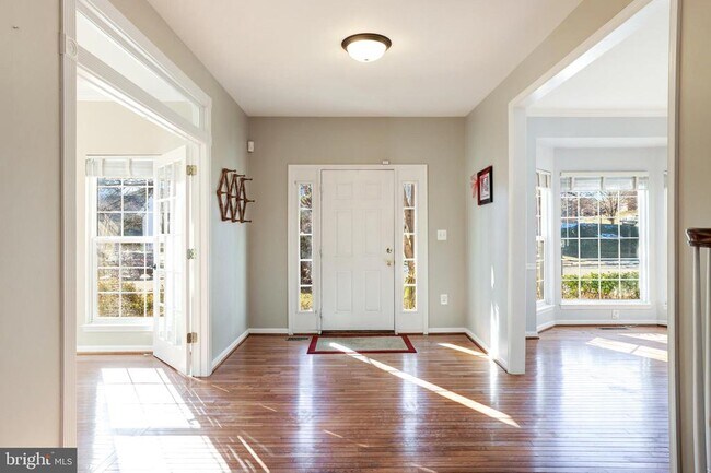 Building Photo - 43258 Meadowood Ct