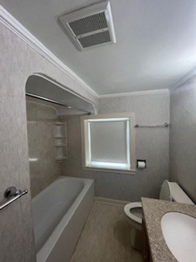 Building Photo - 538