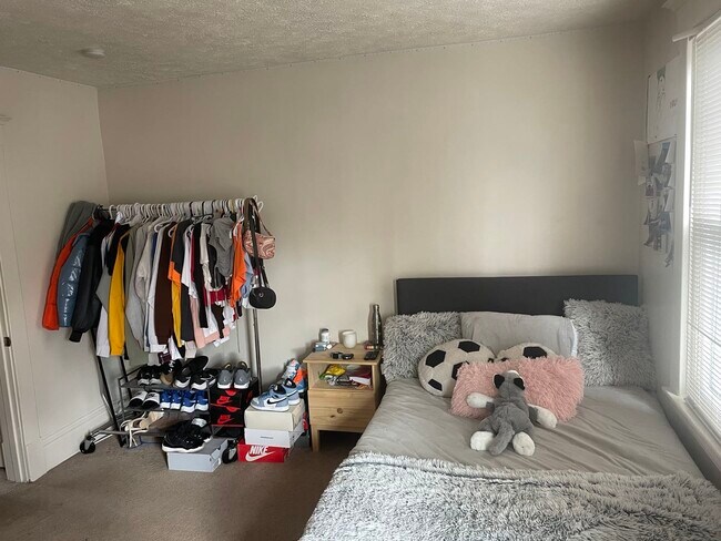 Building Photo - 223 Dunseith St