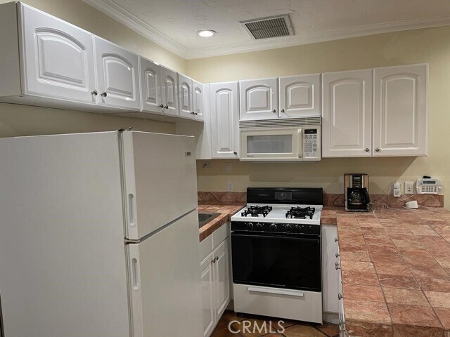 Building Photo - 4910 Brewster Dr