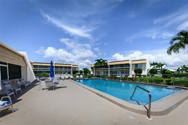 Building Photo - 1080 Bal Harbor Blvd